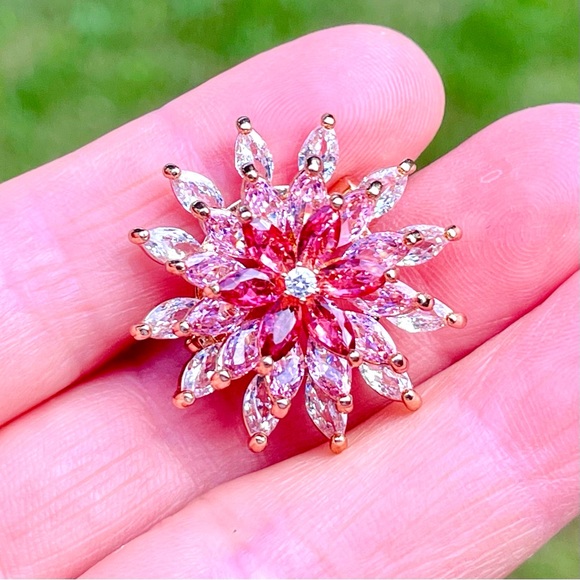 Snowflake Brooch Rotatable Brooch Zircon Snowflake Pin - Picture 4 of 6